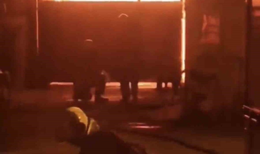 Adana’da Akkapı Mahallesi’nde bulunan bir mobilya atölyesinde çıkan yangın, itfaiye