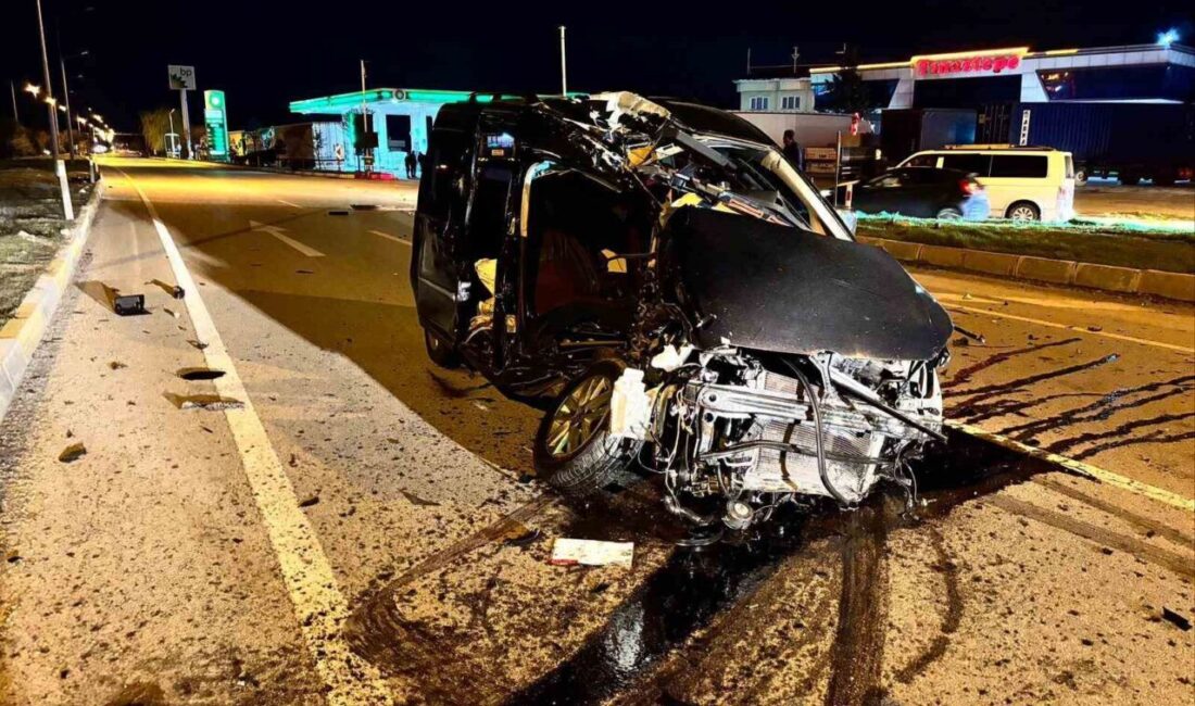Afyonkarahisar’da yaşanan trafik kazasında, bir hafif ticari araç ile tırın