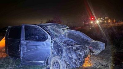 Afyonkarahisar’da meydana gelen trafik kazasında kamyonetin kontrolünden çıkarak yol kenarındaki