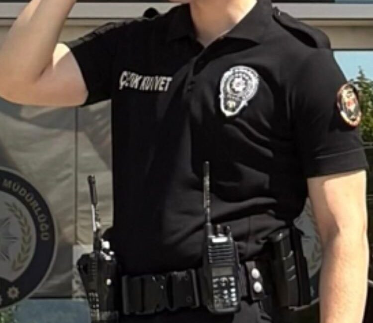 Isparta’ya bayram izni için gelen bir polis memurunun iki kardeş