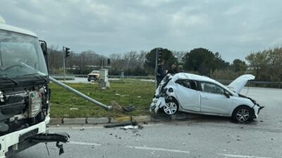 Manisa’nın Akhisar ilçesinde, Organize Sanayi Bölgesi (OSB) kavşağında meydana gelen