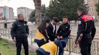 Aksaray’da bir parkta akranıyla kavga eden ve bıçaklanarak yaralanan 16