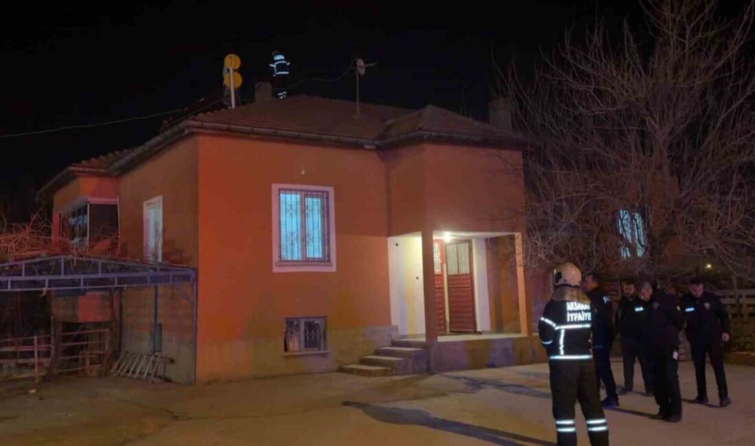 Aksaray’da bir müstakil evin bacasında meydana gelen yağ yangını, çevredekiler