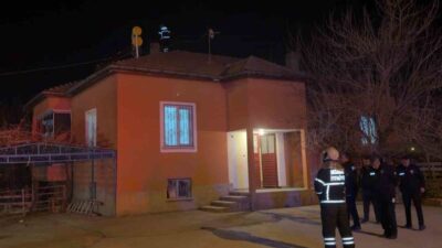 Aksaray’da bir müstakil evin bacasında meydana gelen yağ yangını, çevredekiler