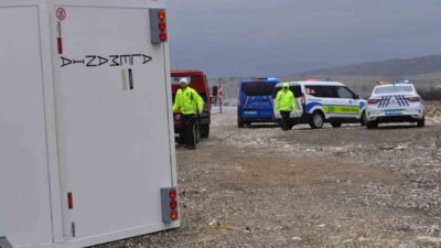 Isparta-Konya D300 karayolunda meydana gelen trafik kazasında karavan ile otomobil