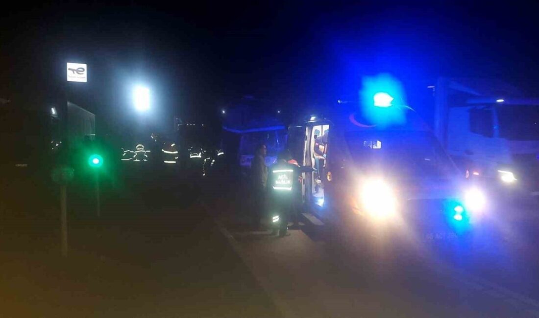 Merzifon ilçesinde meydana gelen trafik kazasında yolcu otobüsü ile tırın