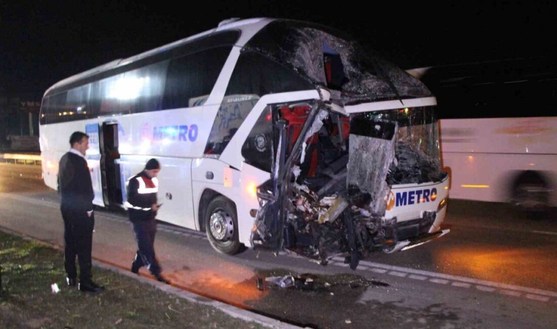 Amasya’da meydana gelen trafik kazasında bir yolcu otobüsü ile bir