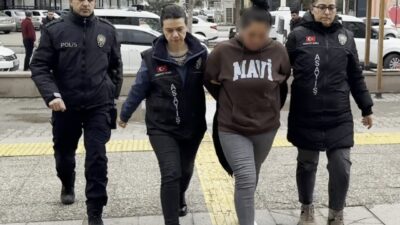 Aksaray’da meydana gelen olayda bir genç, annesini sevgilisiyle birlikte yakalayınca