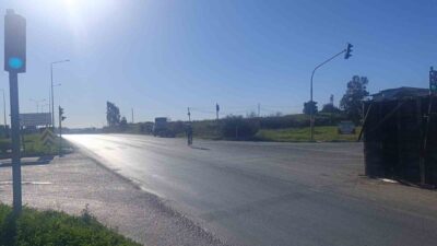Manavgat ilçesinde yaşanan olayda, muz yüklü bir kamyonun kasası kavşakta