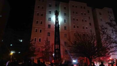 Şanlıurfa’nın Karaköprü ilçesinde, Seyrantepe Mahallesi’nde bulunan 8 katlı bir binanın