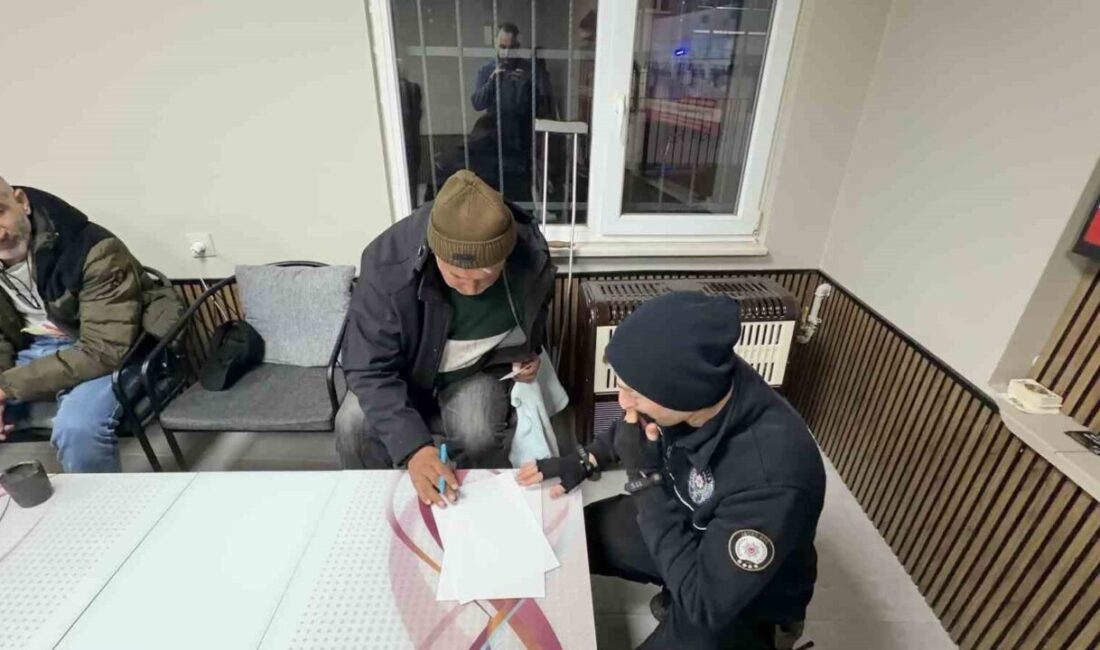İstanbul’un Arnavutköy ilçesinde bir engelli vatandaş, bulduğu parayı sahibine ulaştırma