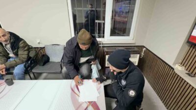İstanbul’un Arnavutköy ilçesinde bir engelli vatandaş, bulduğu parayı sahibine ulaştırma