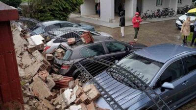 Aydın’ın Efeler ilçesinde bulunan bir sitede meydana gelen istinat duvarı