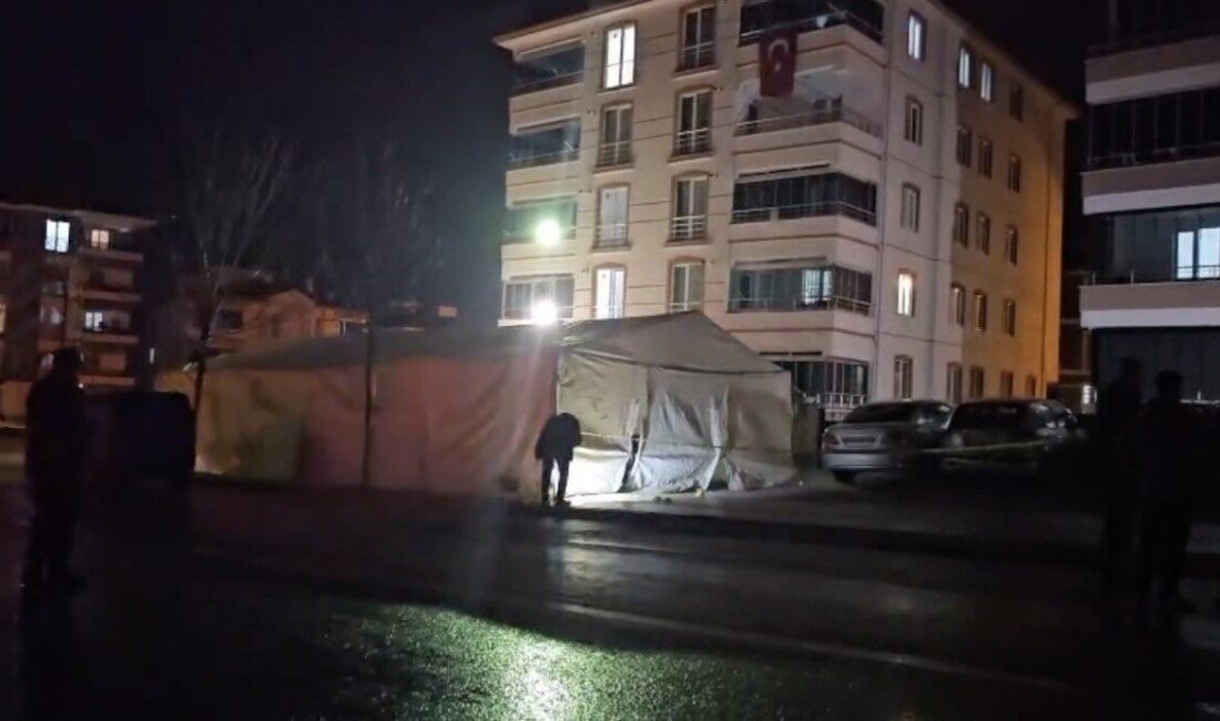 Çorum ilinde, asker eğlencesi düzenlenen bir genç, tabancayla vurularak yaralandı.