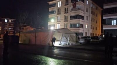 Çorum ilinde, asker eğlencesi düzenlenen bir genç, tabancayla vurularak yaralandı.