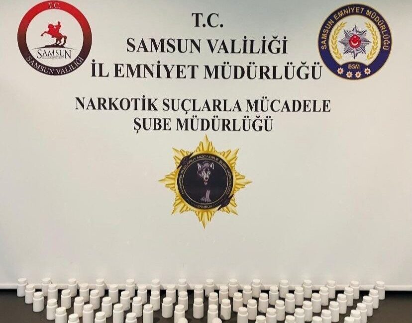 Samsun’da polis ekipleri, Atakum ve İlkadım ilçelerinde gerçekleştirdikleri narkotik operasyonunda