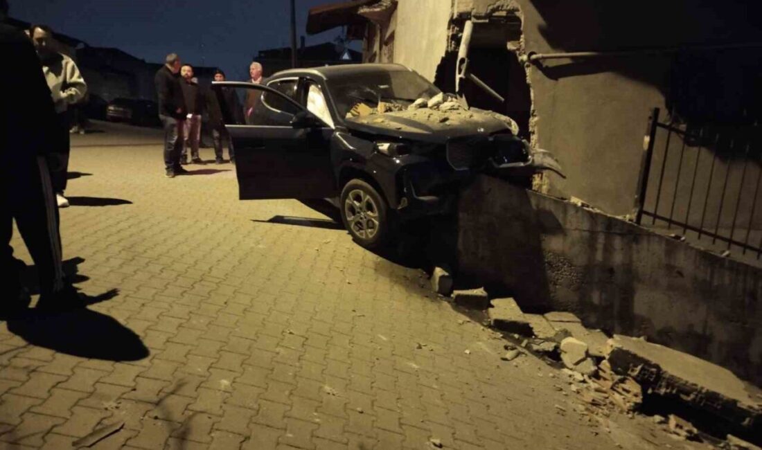 İstanbul Ataşehir ilçesinde gece saatlerinde yaşanan olayda, 34 YEY 88