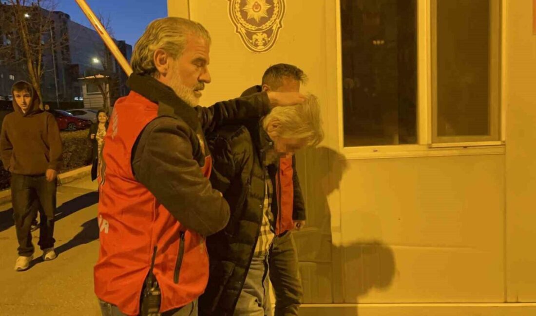 Eskişehir’de Atatürk’e hakaret eden kişi, çıkarıldığı mahkemece tutuklanarak cezaevine gönderildi.
