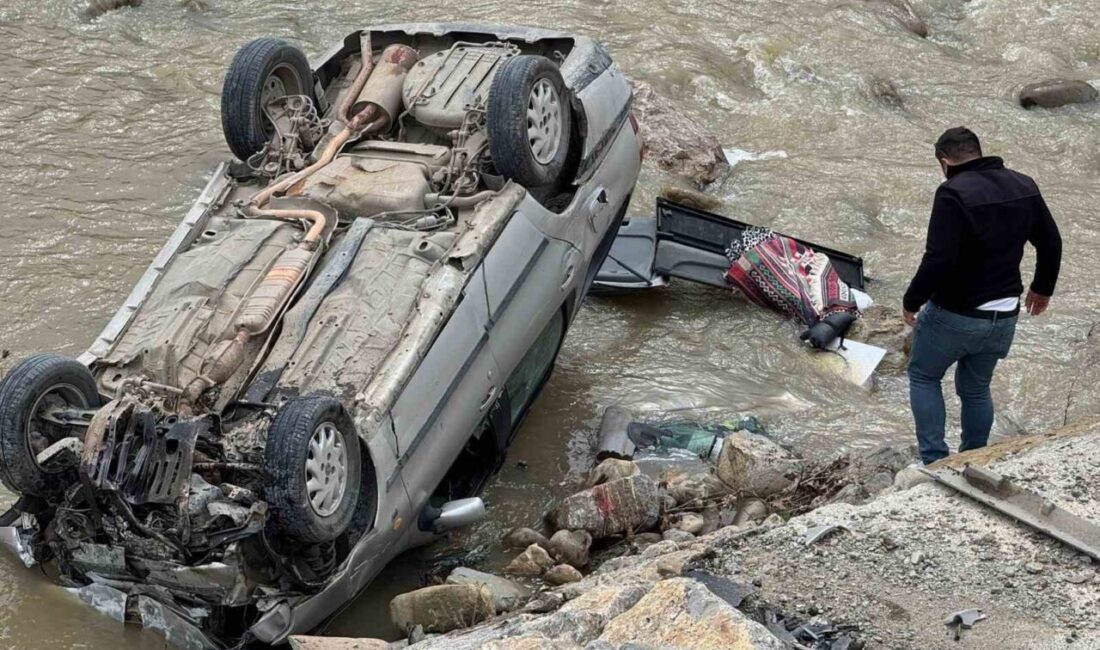 Sinop’un Ayancık ilçesinde meydana gelen bir kazada bir otomobilin ırmağa