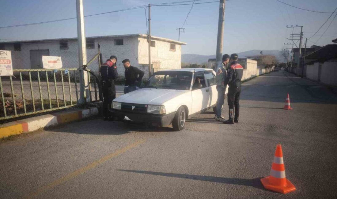 Aydın’da gerçekleştirilen jandarma operasyonunda çeşitli suçlardan aranan toplam 52 kişi
