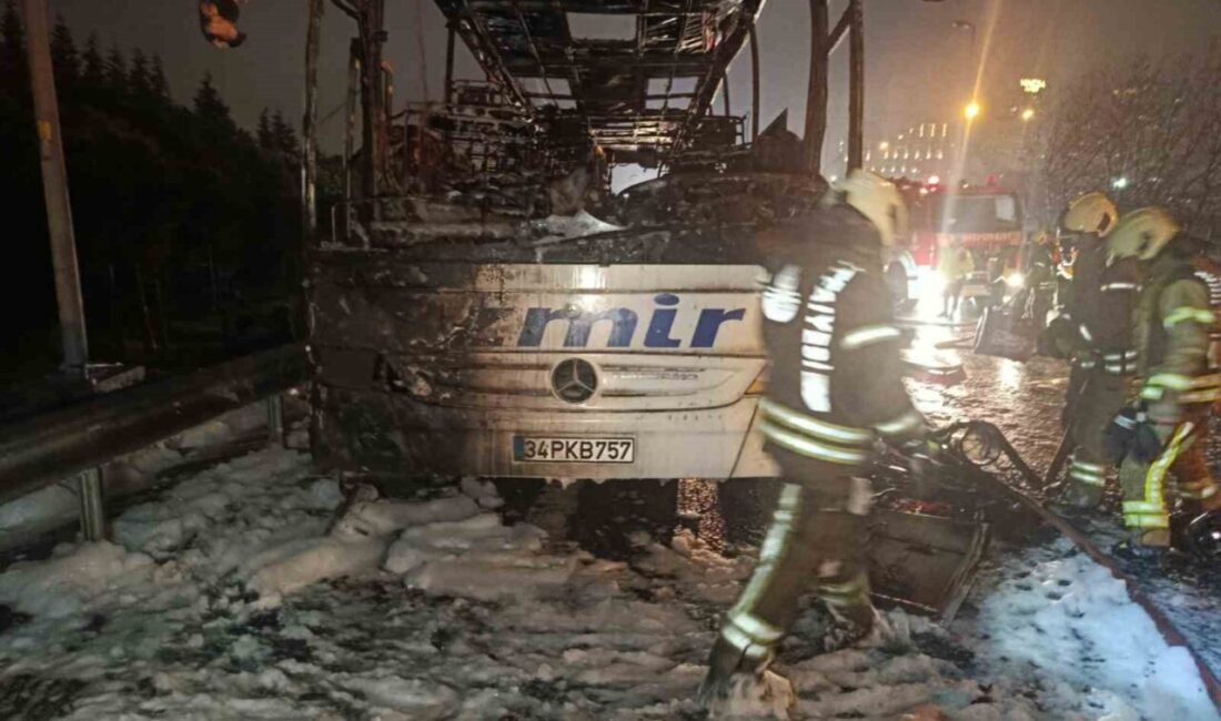 TEM Otoyolu İSTOÇ önünde seyir halindeki bir yolcu otobüsünde yangın
