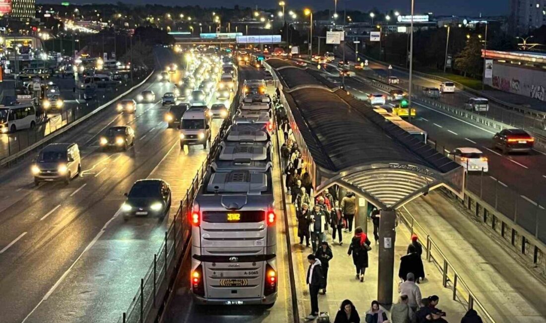 Bahçelievler’deki Şirinevler durağında meydana gelen bir olayda bir kadın, binmeye