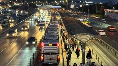 Bahçelievler’deki Şirinevler durağında meydana gelen bir olayda bir kadın, binmeye