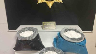 Balıkesir polisi, il merkezinde gerçekleştirdiği operasyonda bir otomobilde narkotik polis