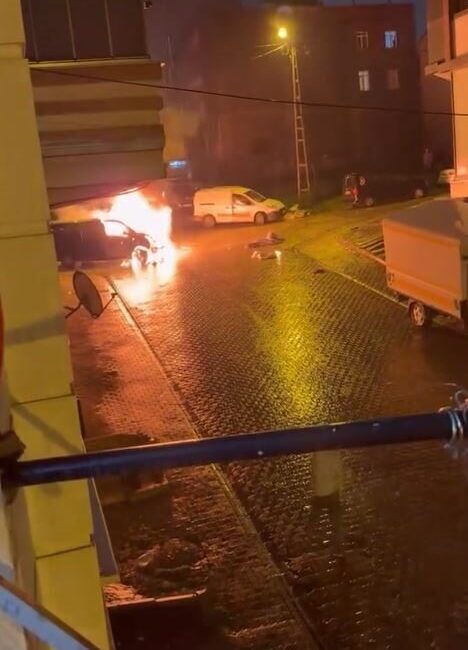 Başakşehir, Güvercintepe Mahallesi Şentepe Sokak’ta bir araç, henüz belirlenemeyen bir
