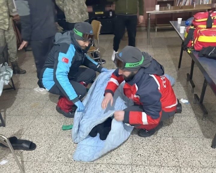 Van’ın Başkale ilçesinde hava koşullarının olumsuzluğu sebebiyle mahsur kalan ve