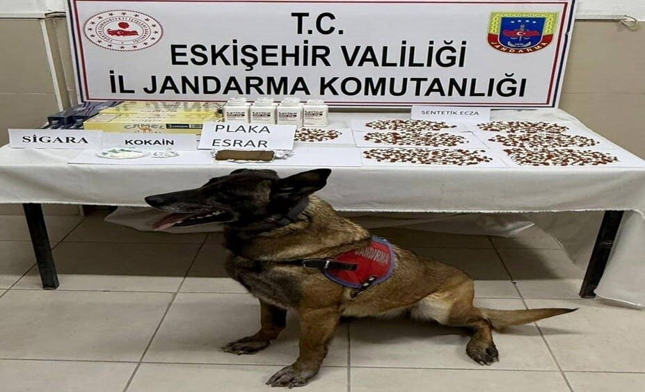 Eskişehir’de jandarma ekipleri, Belçika’dan getirilen uyuşturucu maddeleri Afyonkarahisar’a taşıyacakları istihbaratı
