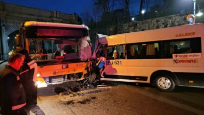 Beşiktaş’ta Çırağan Sarayı’na girmek üzere sola dönmek isteyen bir servis