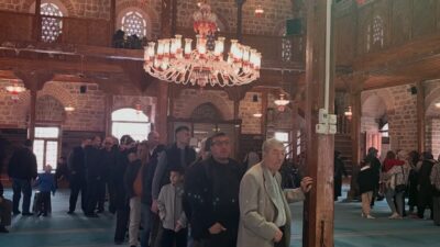 Beypazarı ilçesinde, Kadir Gecesi dolayısıyla tarihi Alaaddin Camii’nde bulunan Peygamber