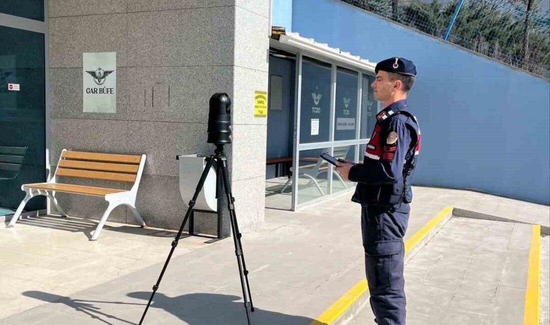 Bozüyük ilçesindeki Yüksek Hızlı Tren (YHT) istasyonunda jandarma ekiplerince gerçekleştirilen