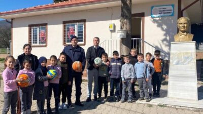 Bilecik’te, Oğulpaşa Köyü Yeşilçimen İlkokulu’ndaki öğrencilere jandarma ekipleri tarafından spor