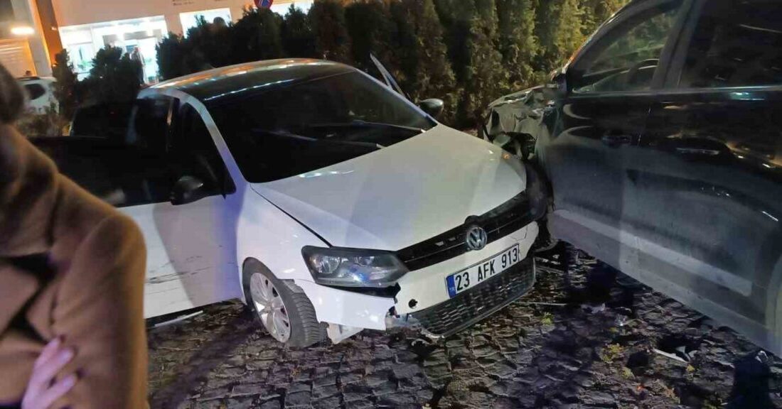 Bingöl ilinde meydana gelen trafik kazasında, Genç Caddesi’nde 41 HL