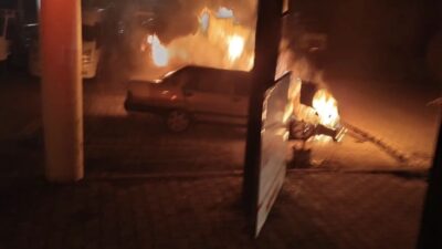 Bingöl ilinde, Simani Mahallesi’nde park halindeyken aniden alev alan bir