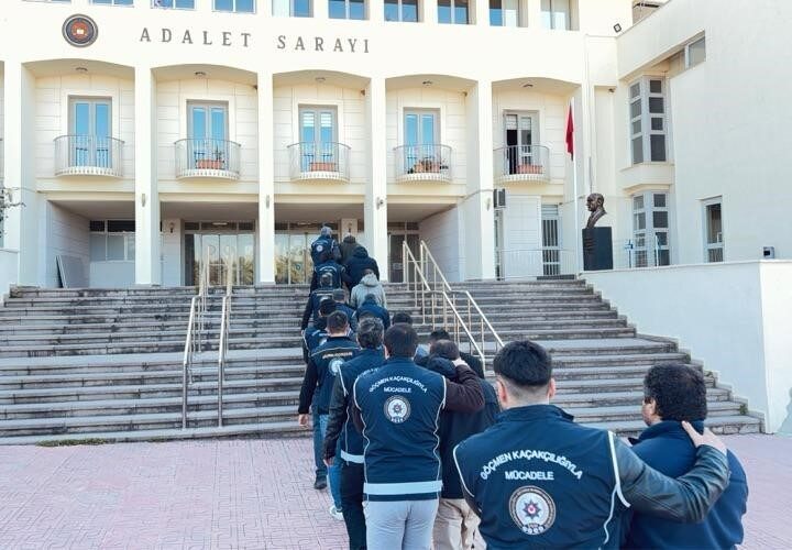 Bodrum ilçesinde 33 düzensiz göçmenin yakalandığı olayla ilgili 9 kişi