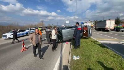 Bolu’da, Kartalkaya kavşağında meydana gelen trafik kazasında, kamyon ile otomobilin