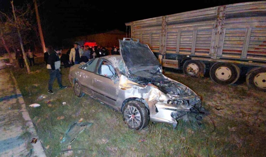 Bolu’nun Mudurnu ilçesinde, bölünmüş yolda meydana gelen trafik kazasında otomobil