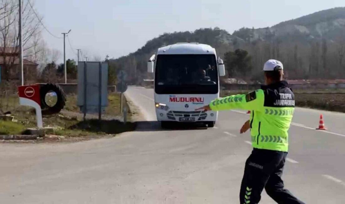 Bolu İl Jandarma Komutanlığı ekipleri, vatandaşların güvenli seyahat etmelerini sağlamak