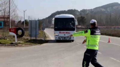 Bolu İl Jandarma Komutanlığı ekipleri, vatandaşların güvenli seyahat etmelerini sağlamak