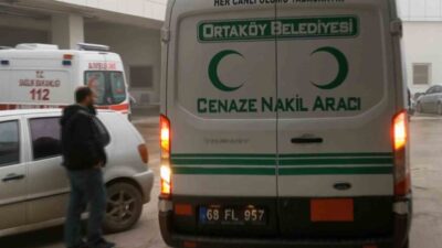 Aksaray’da bayram ziyareti için mezarlığa giden bir kadın, boşanma sürecinde
