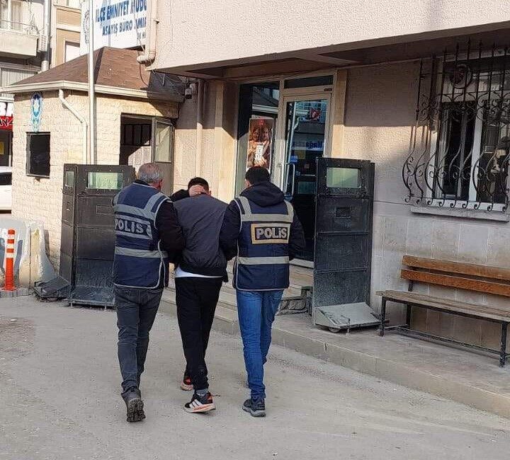 Mustafakemalpaşa ilçesinde, 10 yıl kesinleşmiş hapis cezası bulunan bir şüpheli