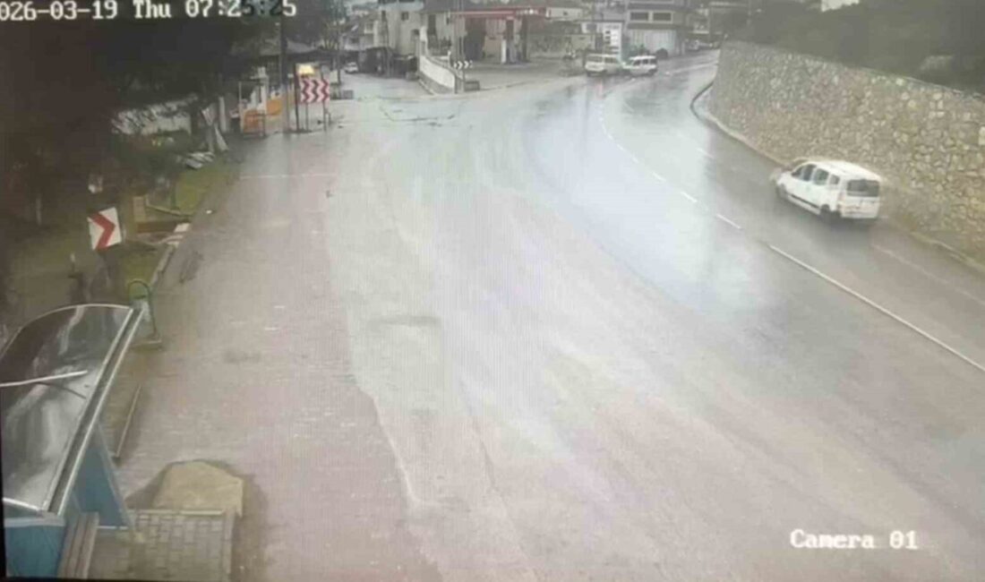 Bursa’da Ramazan Bayramı öncesinde sabah saatlerinde meydana gelen trafik kazasında