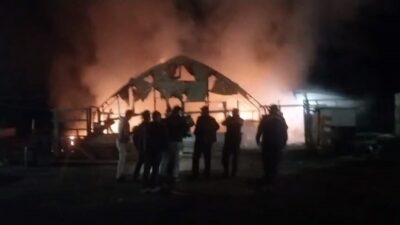 İnegöl ilçesinde bulunan bir çiftlikte meydana gelen yangında, 250 tavuk,