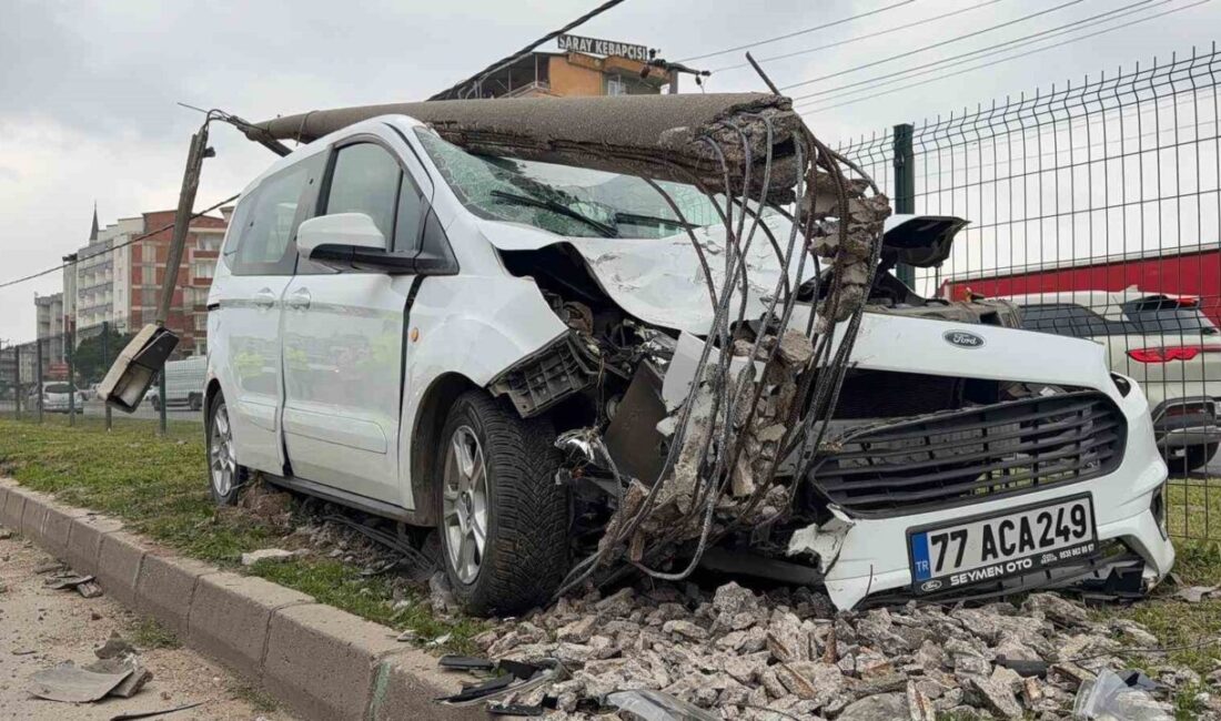 Bursa’da meydana gelen trafik kazasında, bir otomobilın kontrolden çıkarak orta
