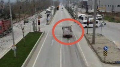 Bursa’da trafik güvenliğini sağlamak için gerçekleştirilen denetimlerde, kırmızı ışık ihlali