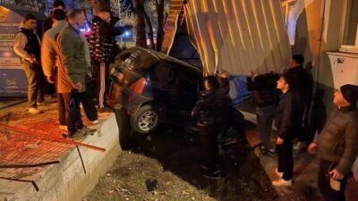 Bursa’nın Mudanya ilçesinde bir otomobilin kontrolden çıkması sonucu Mudanya Gümrük