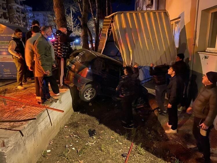 Bursa’nın Mudanya ilçesinde bir otomobilin kontrolden çıkması sonucu Mudanya Gümrük